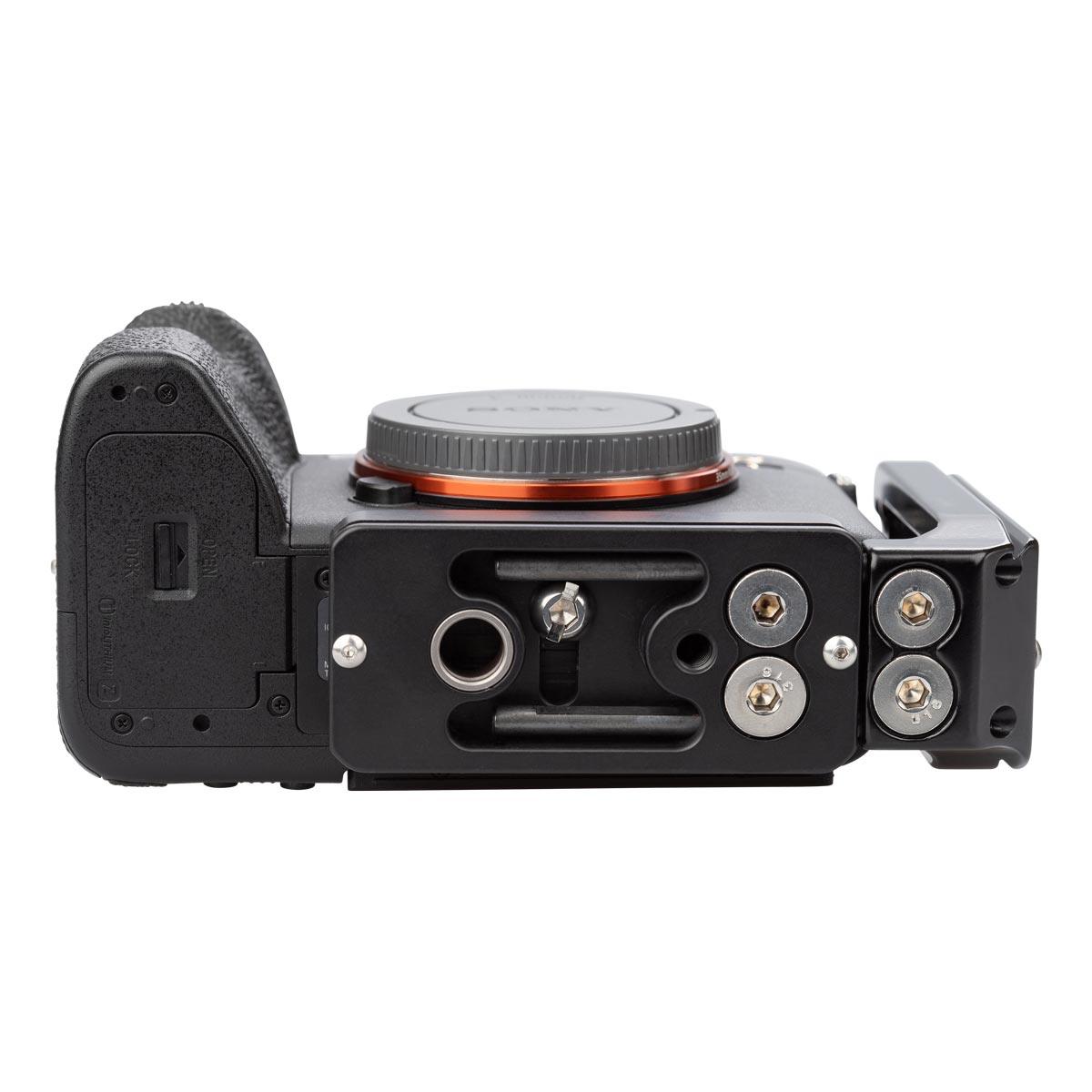 Bottom view of base plate. Features 1/4-20" threads for accessory and SS2/QD port system