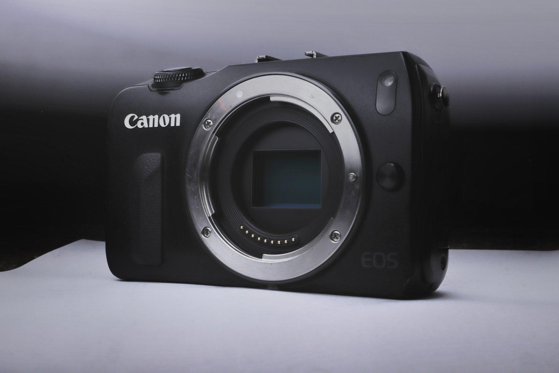 Canon might release an affordable APS-C mirrorless soon